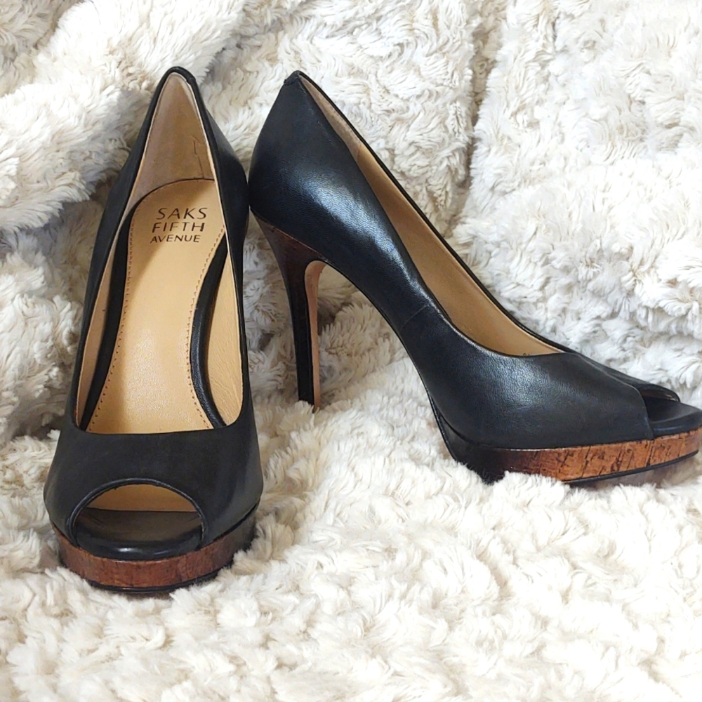 Saks Fifth Avenue Black wood detail Peep Toe Stiletto size 6.5 Heels